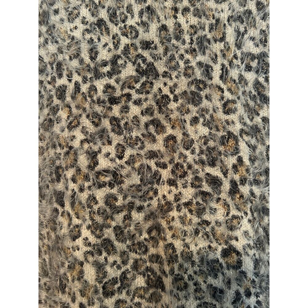 BKE Boutique Fuzzy Leopard Print V-Neck Cozy Sweater Women's Size L - Picture 8 of 8